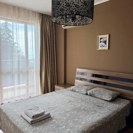 Golden Line Apartment Warna