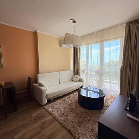 Golden Line Apartment Warna